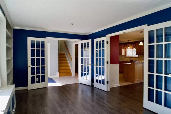 28130 Angela DR, North Olmsted, OH 44070