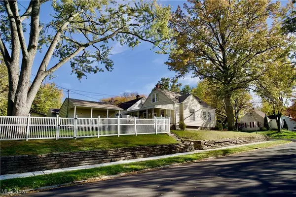 1595 Evergreen AVE, Akron, OH 44301