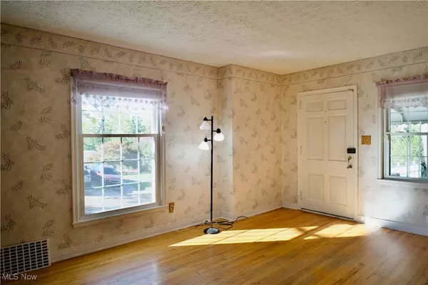 1595 Evergreen AVE, Akron, OH 44301