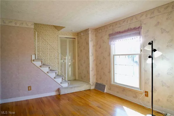 1595 Evergreen AVE, Akron, OH 44301