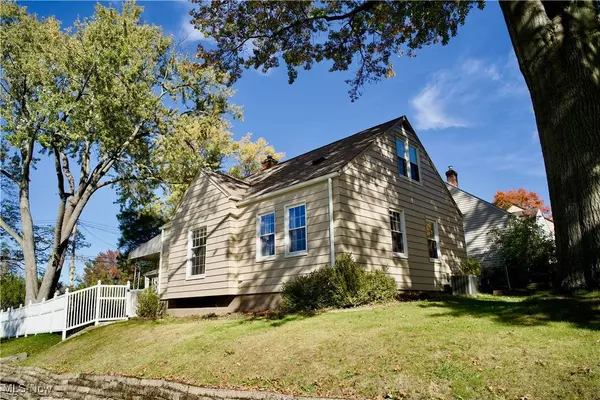 1595 Evergreen AVE, Akron, OH 44301