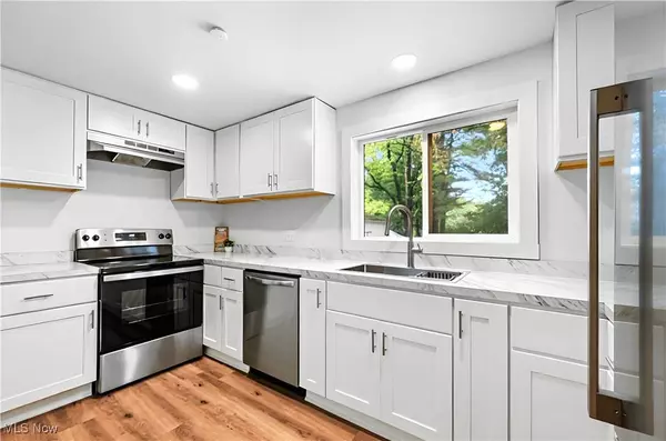 427 Kathleen ST, Akron, OH 44303