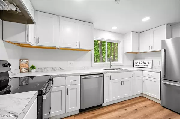 427 Kathleen ST, Akron, OH 44303