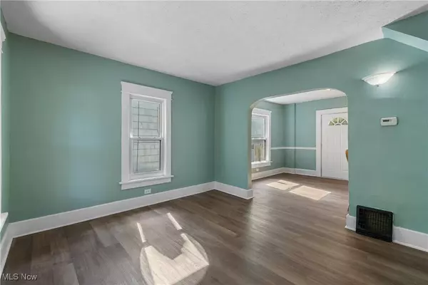 442 Matthews ST, Akron, OH 44306