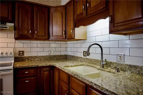 1595 Evergreen AVE, Akron, OH 44301