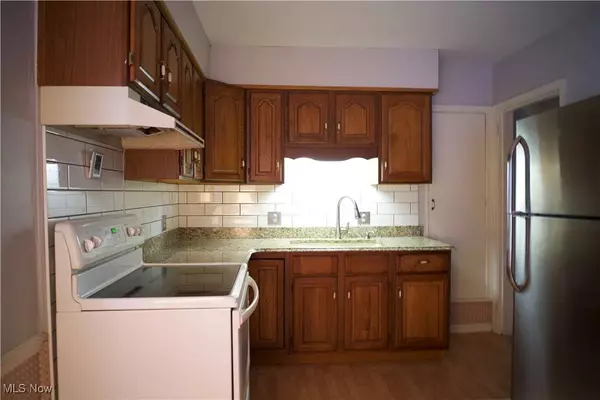 1595 Evergreen AVE, Akron, OH 44301