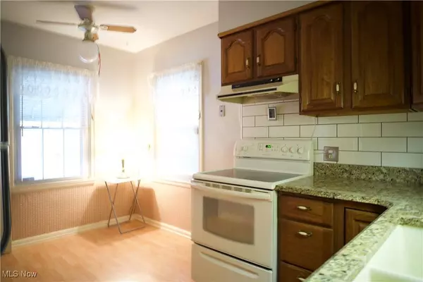 1595 Evergreen AVE, Akron, OH 44301