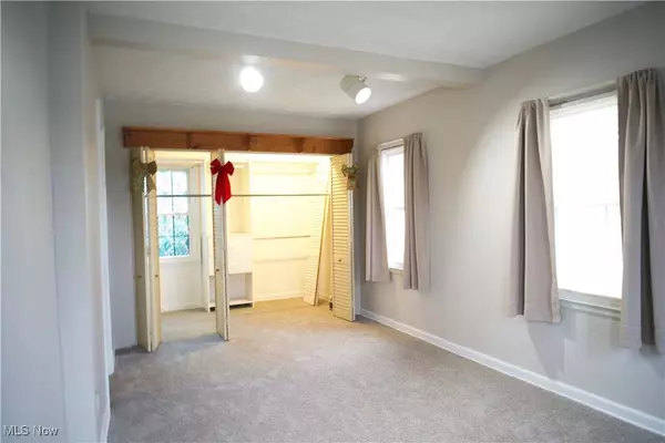 1595 Evergreen AVE, Akron, OH 44301