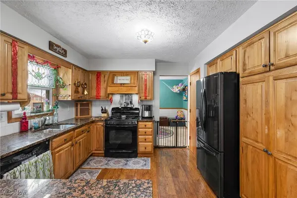 2586 Taylor ST, Wooster, OH 44691