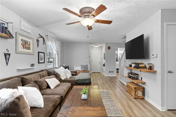 695 Hillcrest DR, Wadsworth, OH 44281