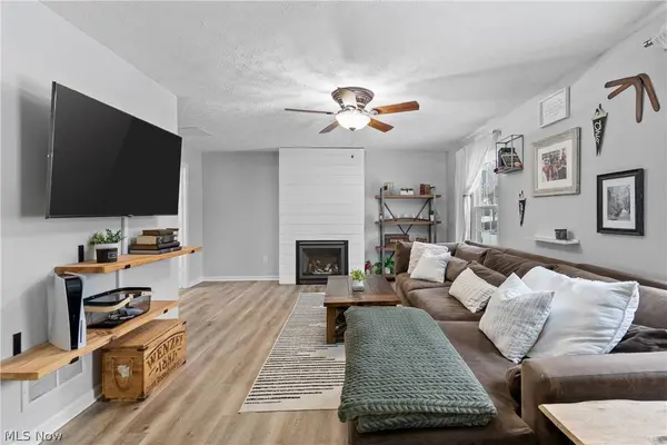 695 Hillcrest DR, Wadsworth, OH 44281