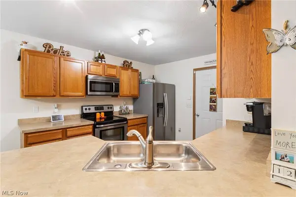 1885 Faye RD, Akron, OH 44306