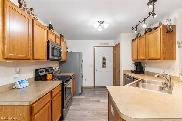 1885 Faye RD, Akron, OH 44306