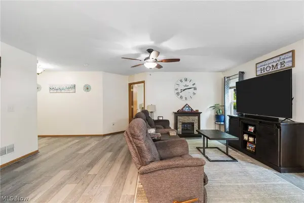 1885 Faye RD, Akron, OH 44306