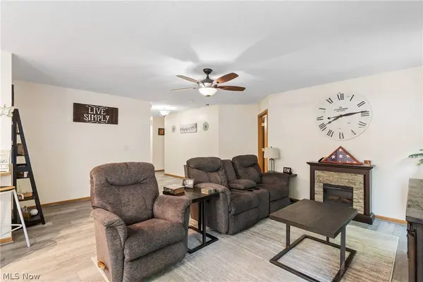1885 Faye RD, Akron, OH 44306