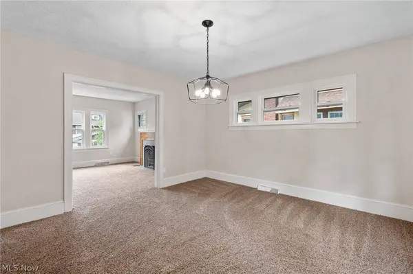 1061 Emma AVE, Akron, OH 44302