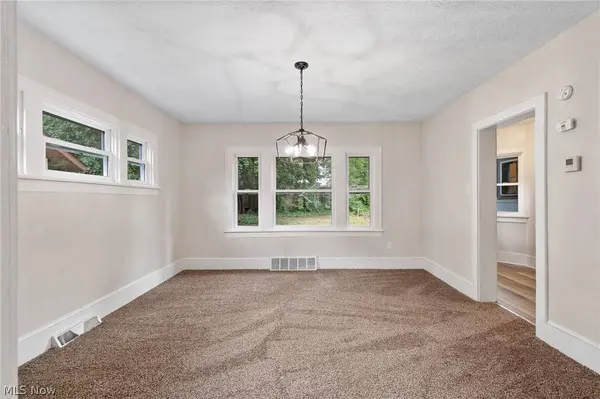 1061 Emma AVE, Akron, OH 44302