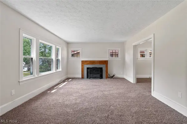 1061 Emma AVE, Akron, OH 44302
