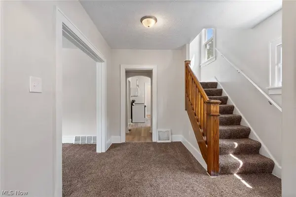 1061 Emma AVE, Akron, OH 44302
