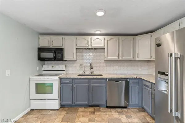 2607 Berry RD, Akron, OH 44320