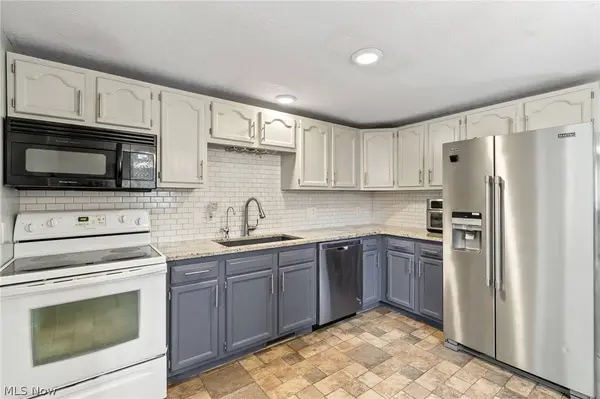 2607 Berry RD, Akron, OH 44320