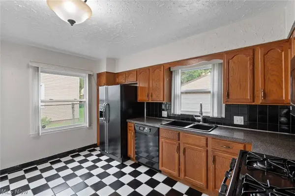 1335 Greenwood AVE, Akron, OH 44320
