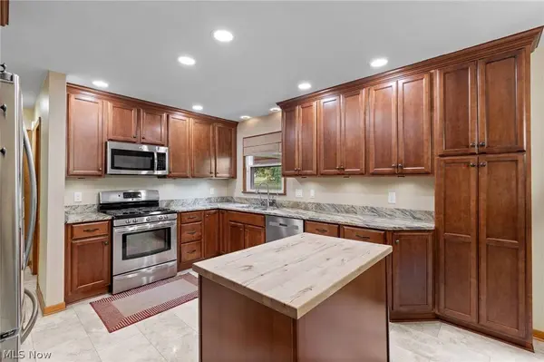4618 S Arlington RD, Green, OH 44685