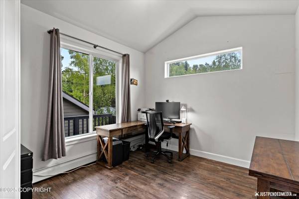 1506 M ST, Anchorage, AK 99501