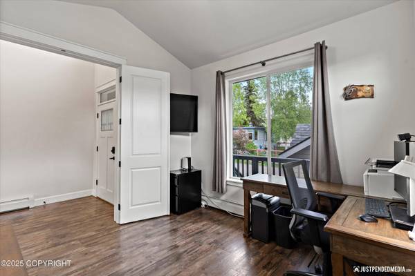 1506 M ST, Anchorage, AK 99501