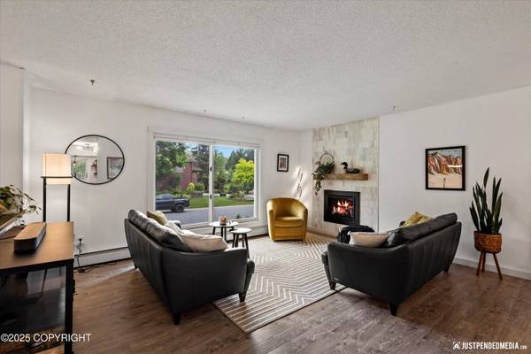 3842 Wesleyan DR, Anchorage, AK 99508