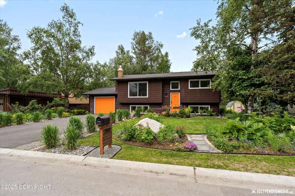 3842 Wesleyan DR, Anchorage, AK 99508