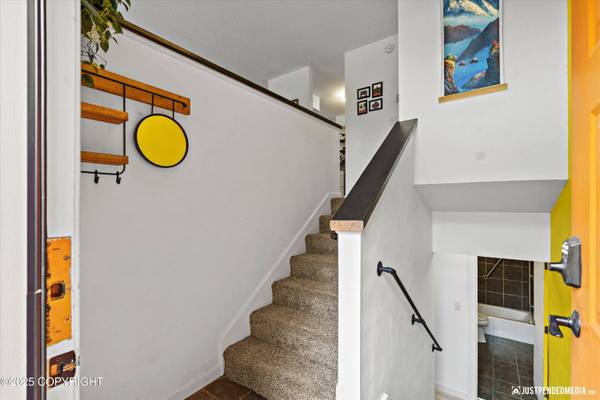 3842 Wesleyan DR, Anchorage, AK 99508