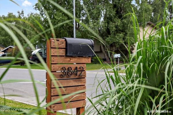 3842 Wesleyan DR, Anchorage, AK 99508