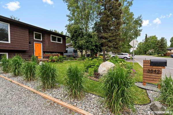 3842 Wesleyan DR, Anchorage, AK 99508