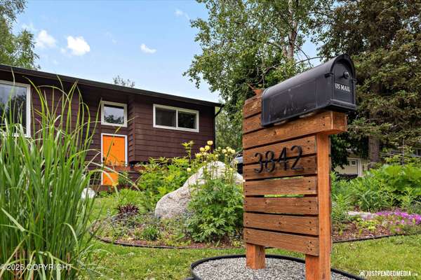 3842 Wesleyan DR, Anchorage, AK 99508