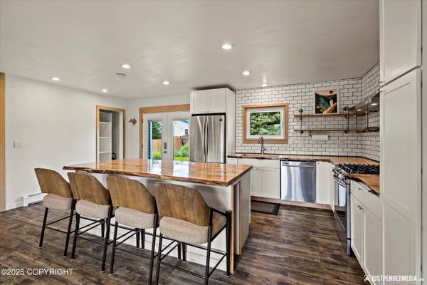 3135 E 17th AVE, Anchorage, AK 99508