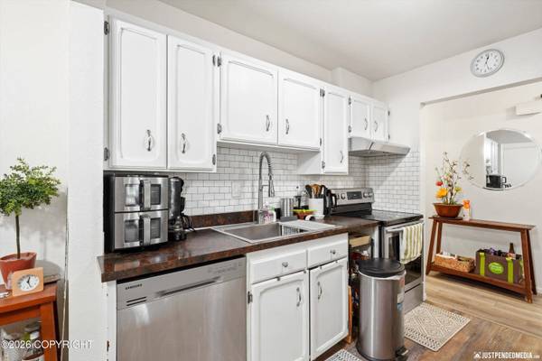 400 W 76th AVE #102, Anchorage, AK 99518