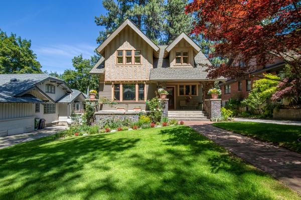 7 Ways to Improve Your Home's Curb Appeal This Spring