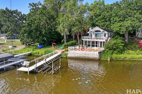 39071 N Jackson Dr, Spring Grove, IL 60081-9340