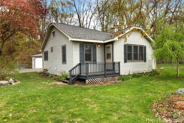 85 Bay RD, Fox Lake, IL 60020