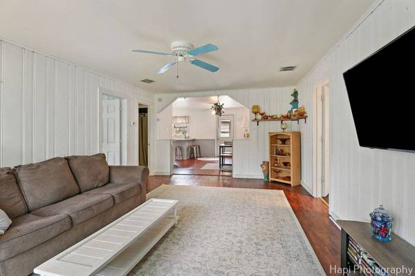 85 Bay RD, Fox Lake, IL 60020