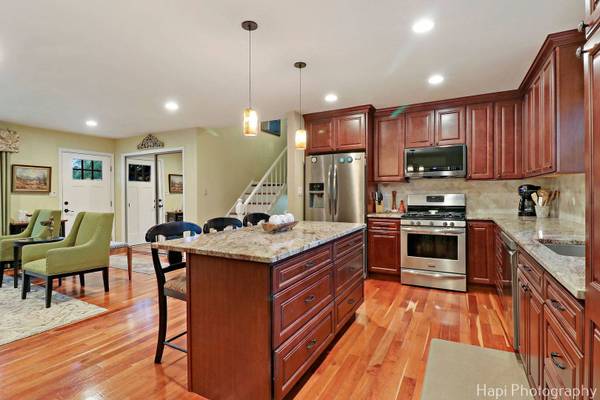 4125 Victoria DR, Hoffman Estates, IL 60192