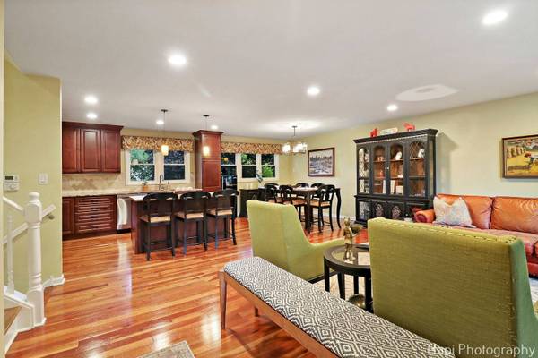 4125 Victoria DR, Hoffman Estates, IL 60192