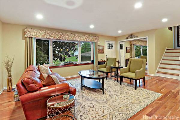 4125 Victoria DR, Hoffman Estates, IL 60192