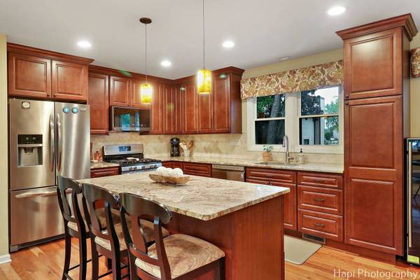 4125 Victoria DR, Hoffman Estates, IL 60192