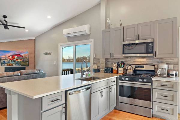 26048 W Forest AVE, Antioch, IL 60002