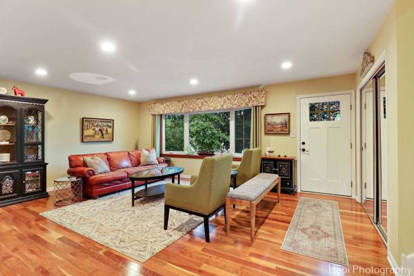 4125 Victoria DR, Hoffman Estates, IL 60192