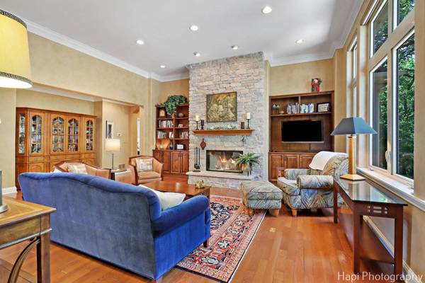 9516 Thousand Oaks DR, Spring Grove, IL 60081