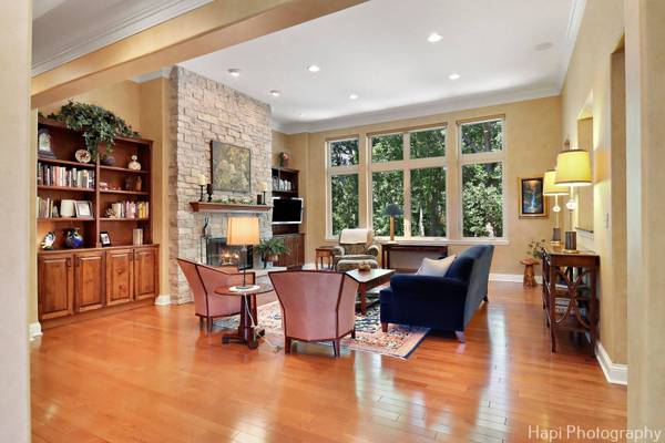 9516 Thousand Oaks DR, Spring Grove, IL 60081