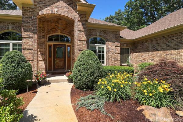 9516 Thousand Oaks DR, Spring Grove, IL 60081